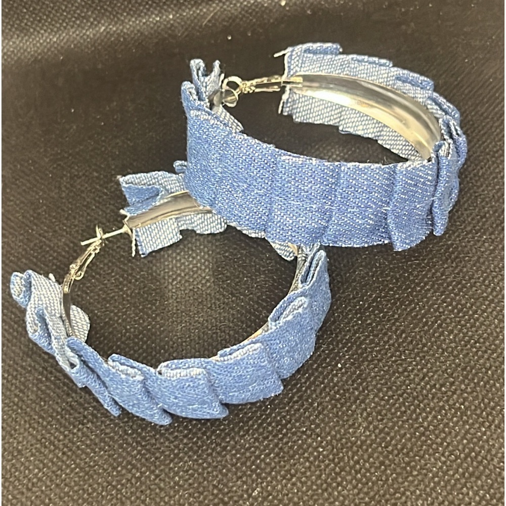 Cute Ruffle Hoops - Picture 2 of 2